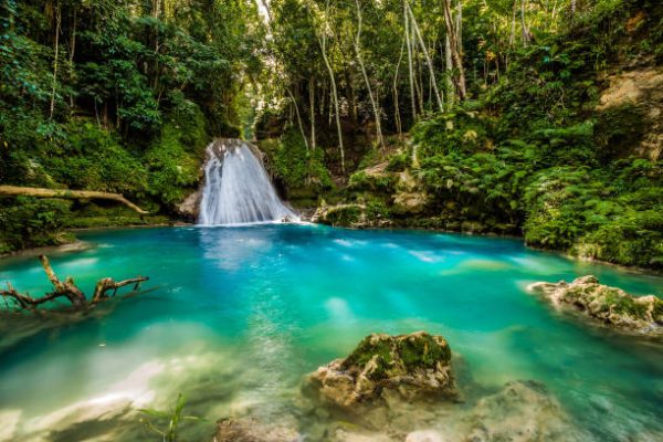 Blue hole in the middle of Jamaica